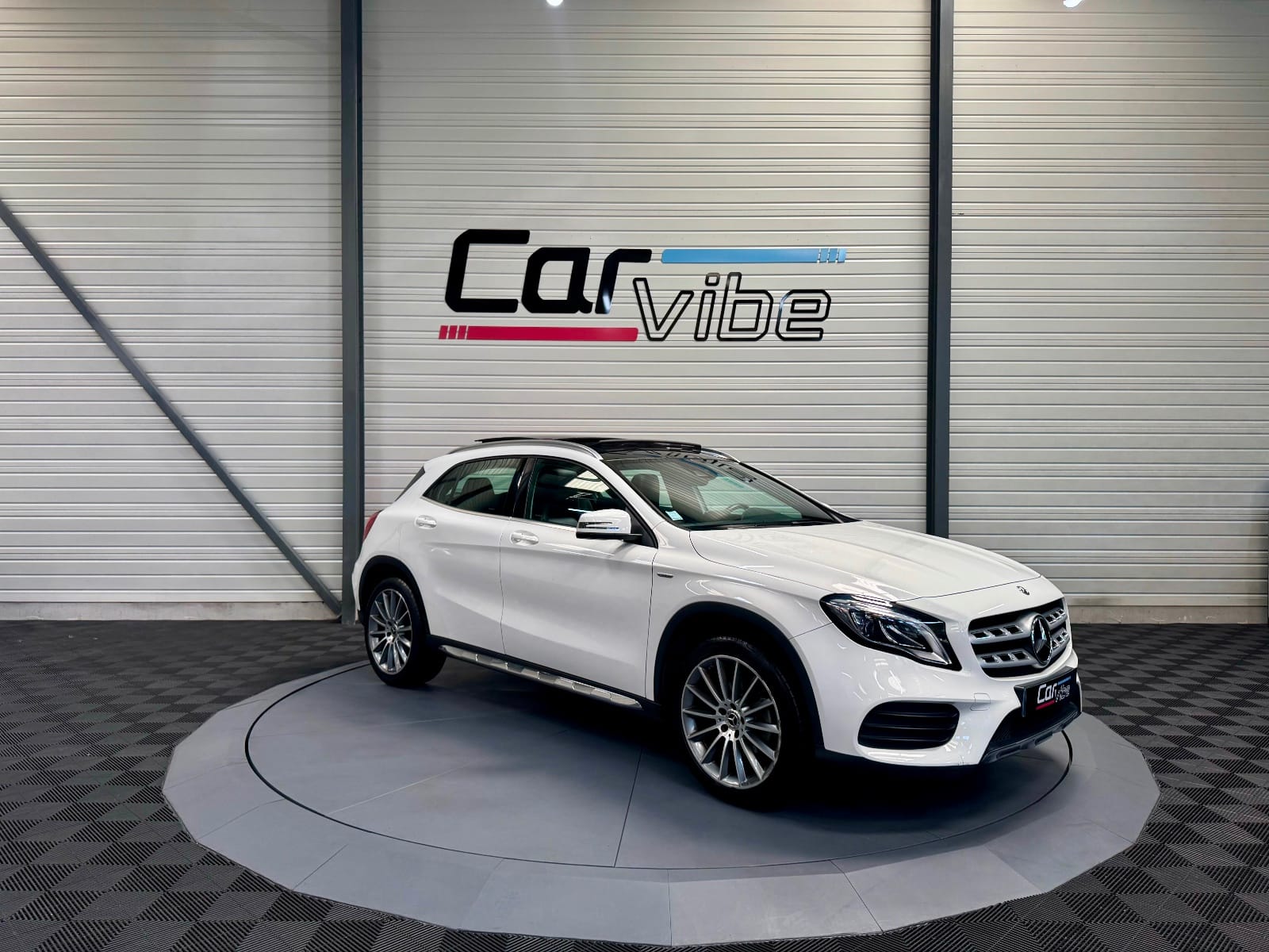 Mercedes-Benz GLA Starlight Edition — photo 1