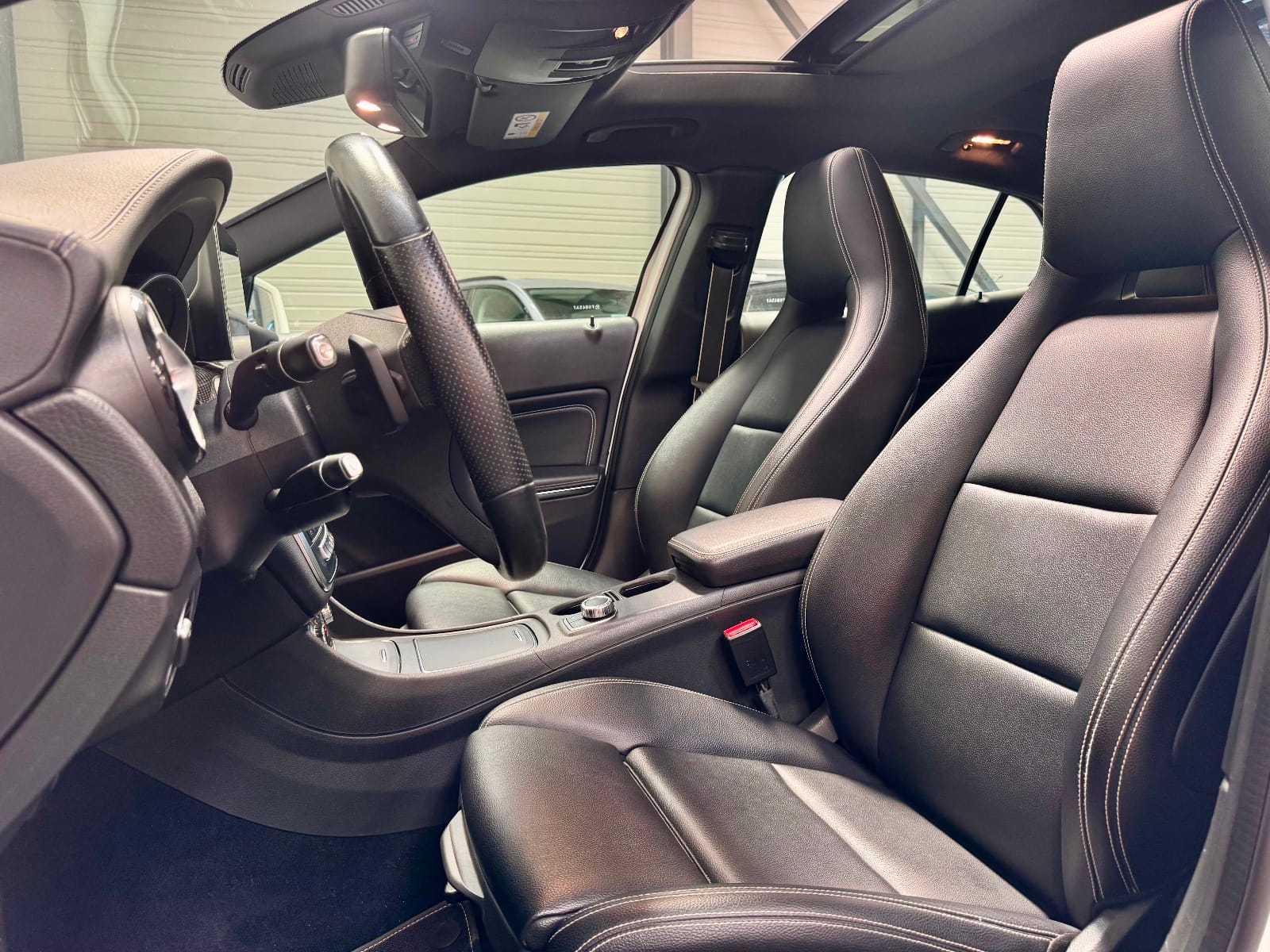 Mercedes-Benz GLA Starlight Edition — photo 18