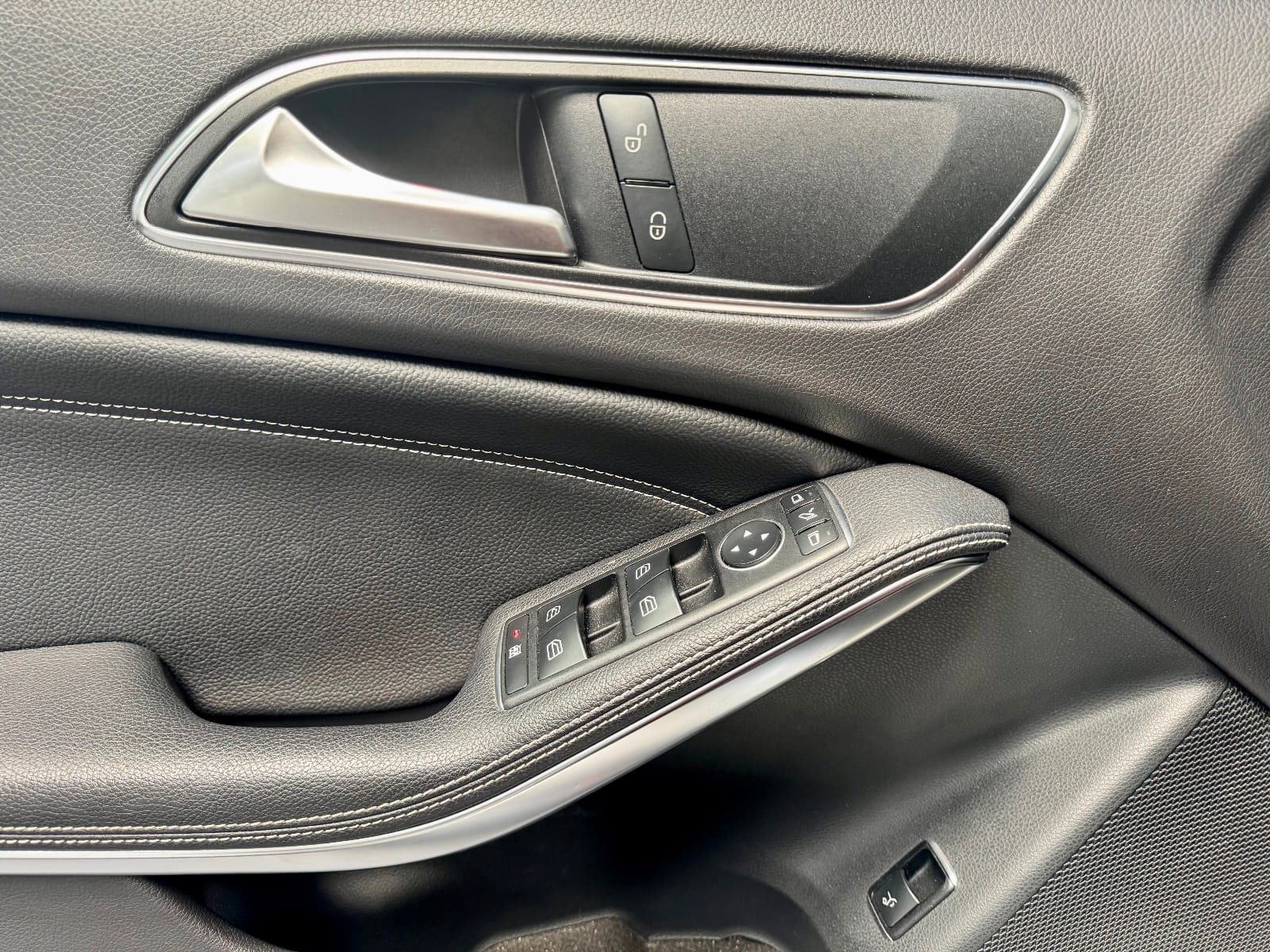 Mercedes-Benz GLA Starlight Edition — photo 21