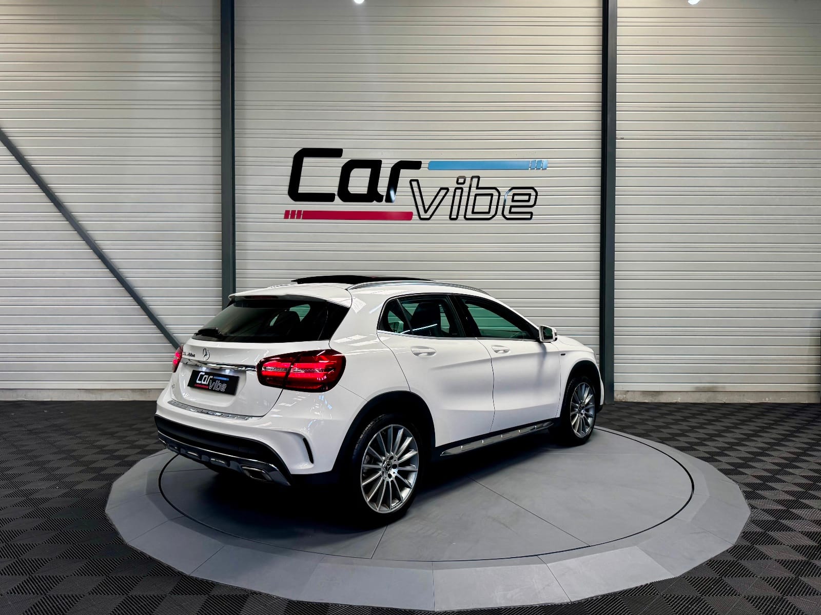Mercedes-Benz GLA Starlight Edition — photo 3