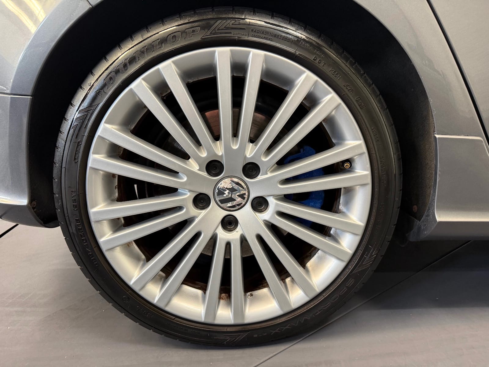 Volkswagen Golf R32 4Motion DSG — photo 26