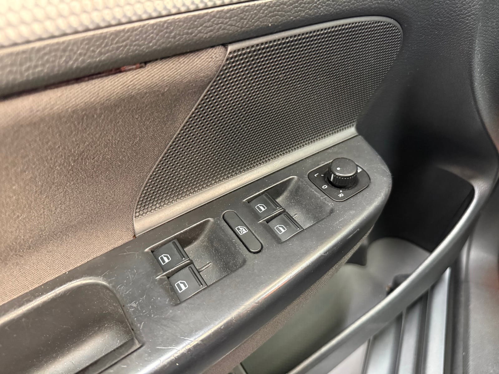 Volkswagen Golf R32 4Motion DSG — photo 29