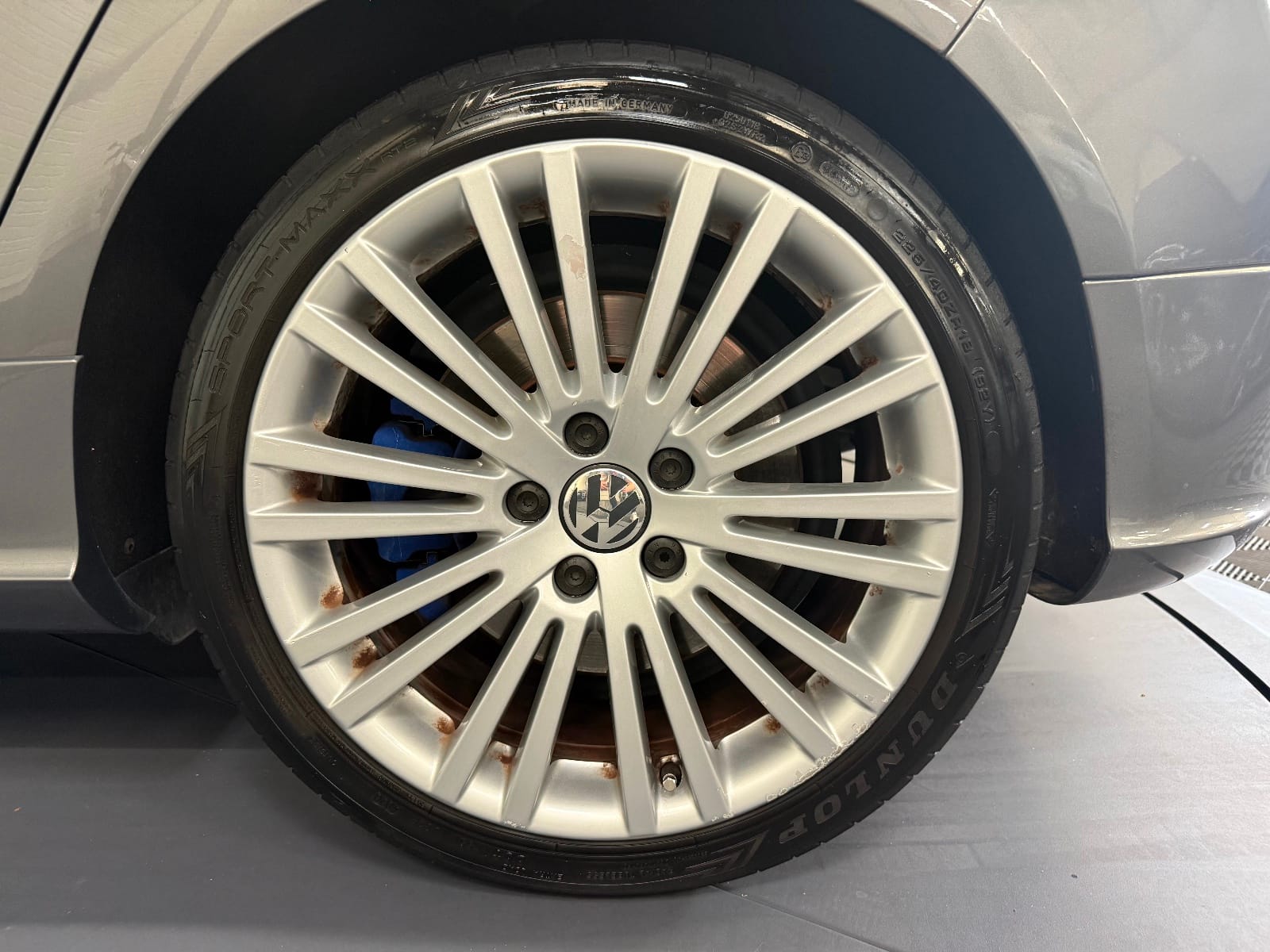 Volkswagen Golf R32 4Motion DSG — photo 23