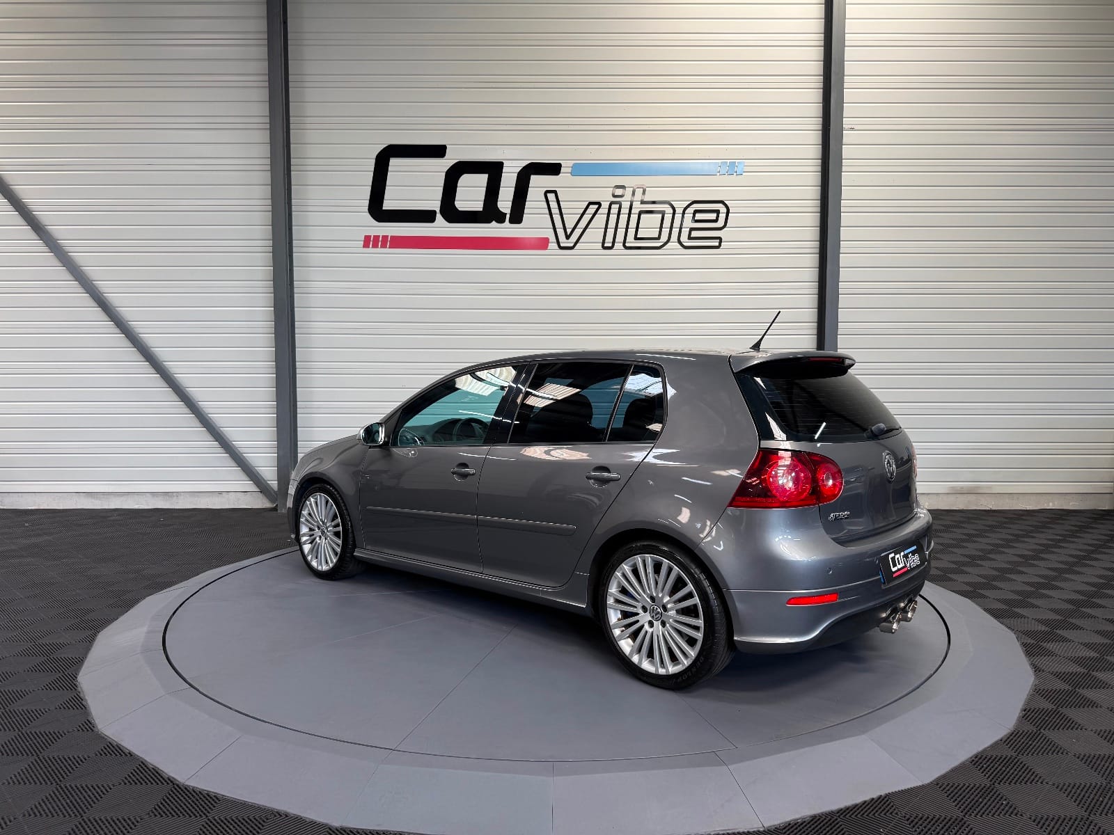 Volkswagen Golf R32 4Motion DSG — photo 6