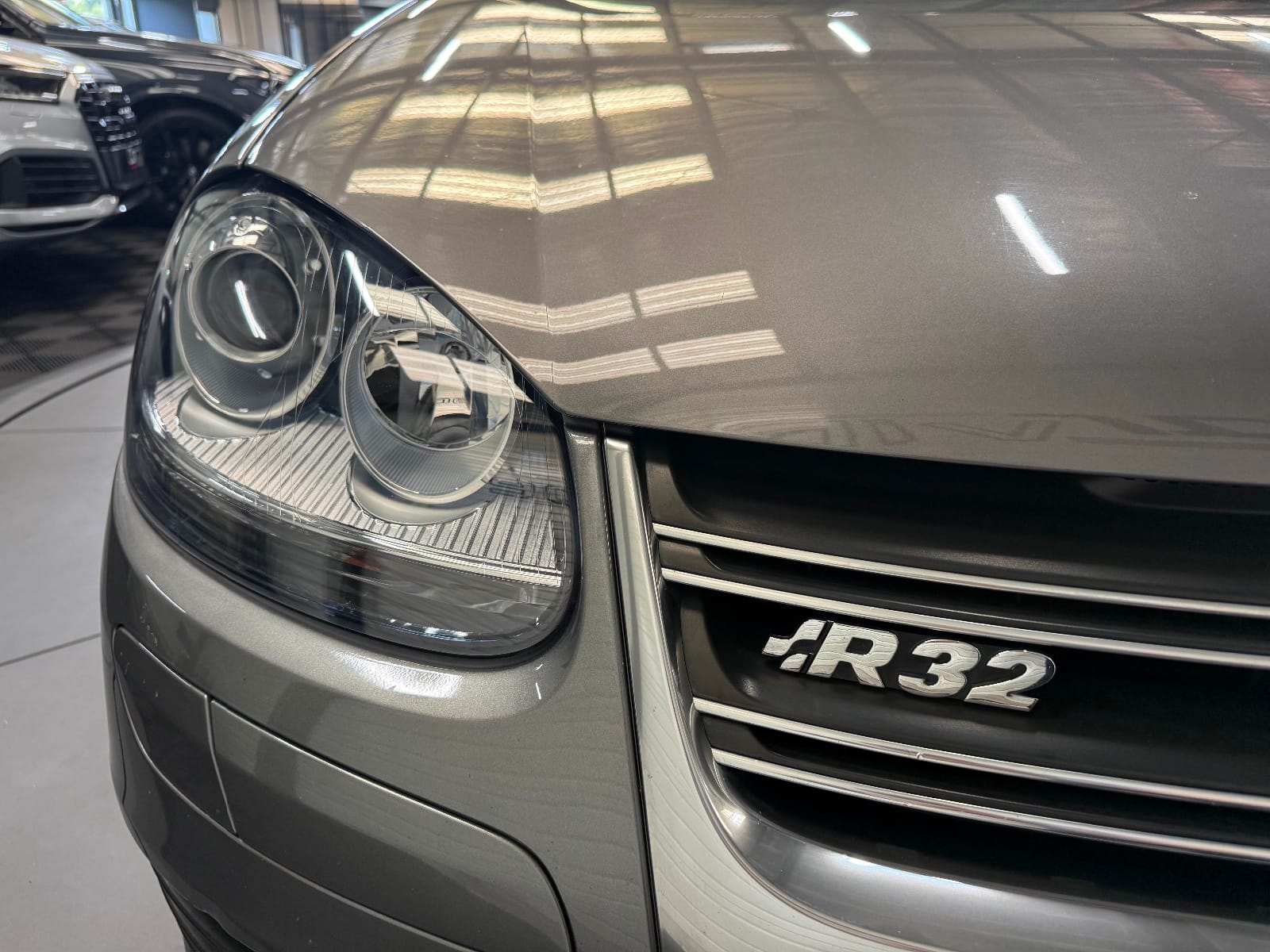 Volkswagen Golf R32 4Motion DSG — photo 19