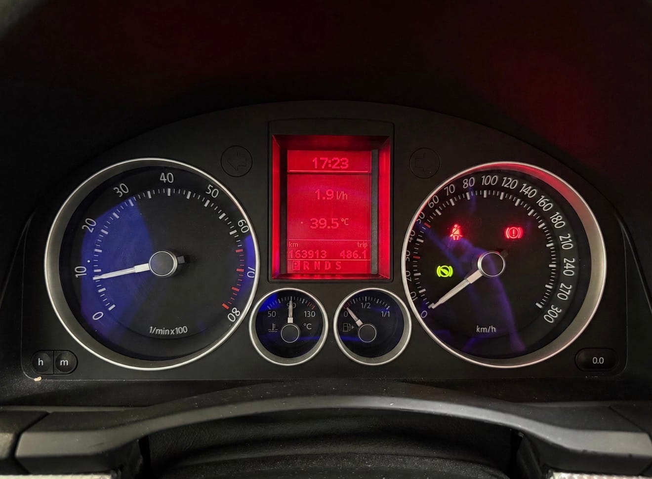 Volkswagen Golf R32 4Motion DSG — photo 11