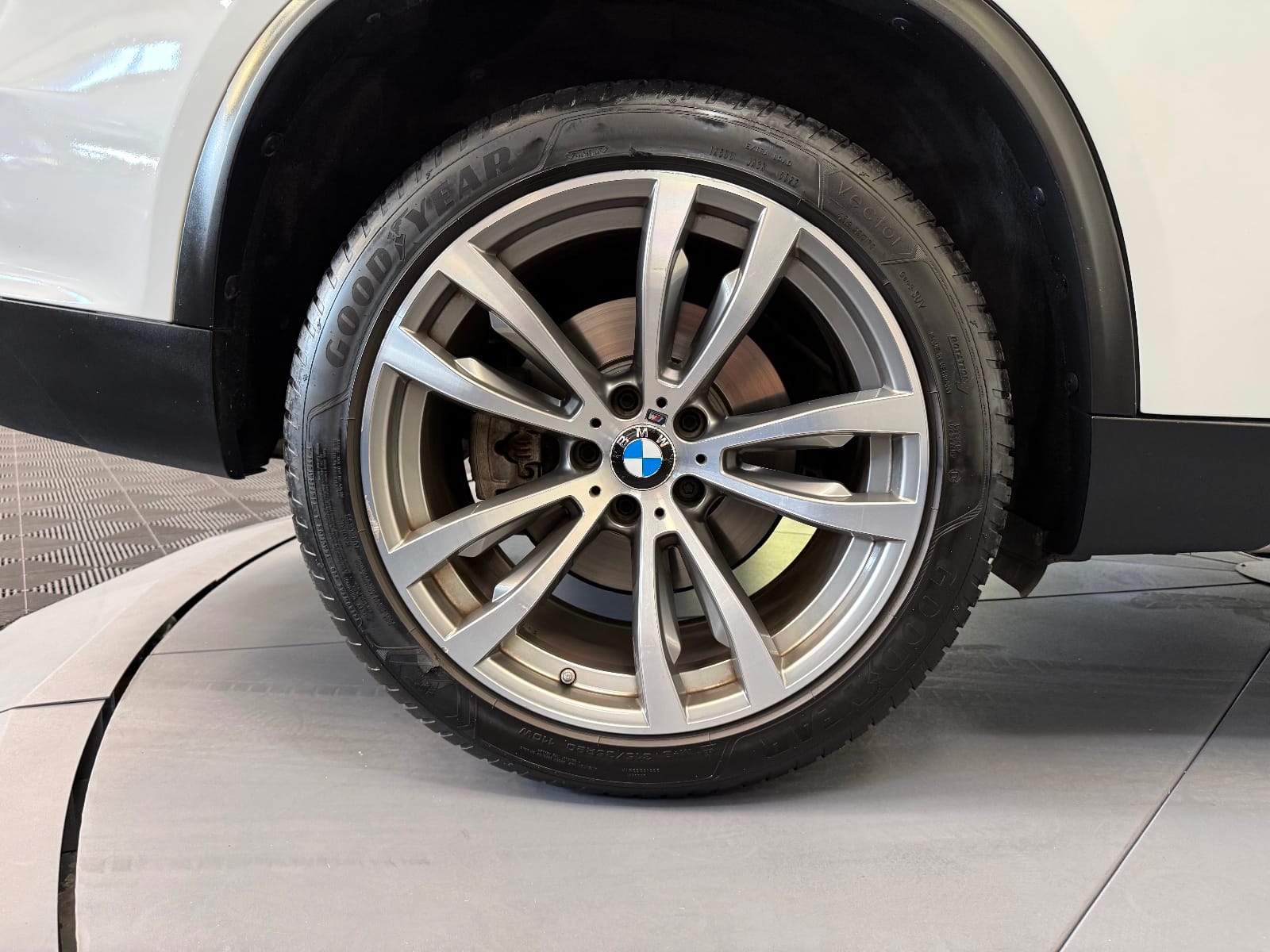 BMW X5 Lounge Plus A — photo 25
