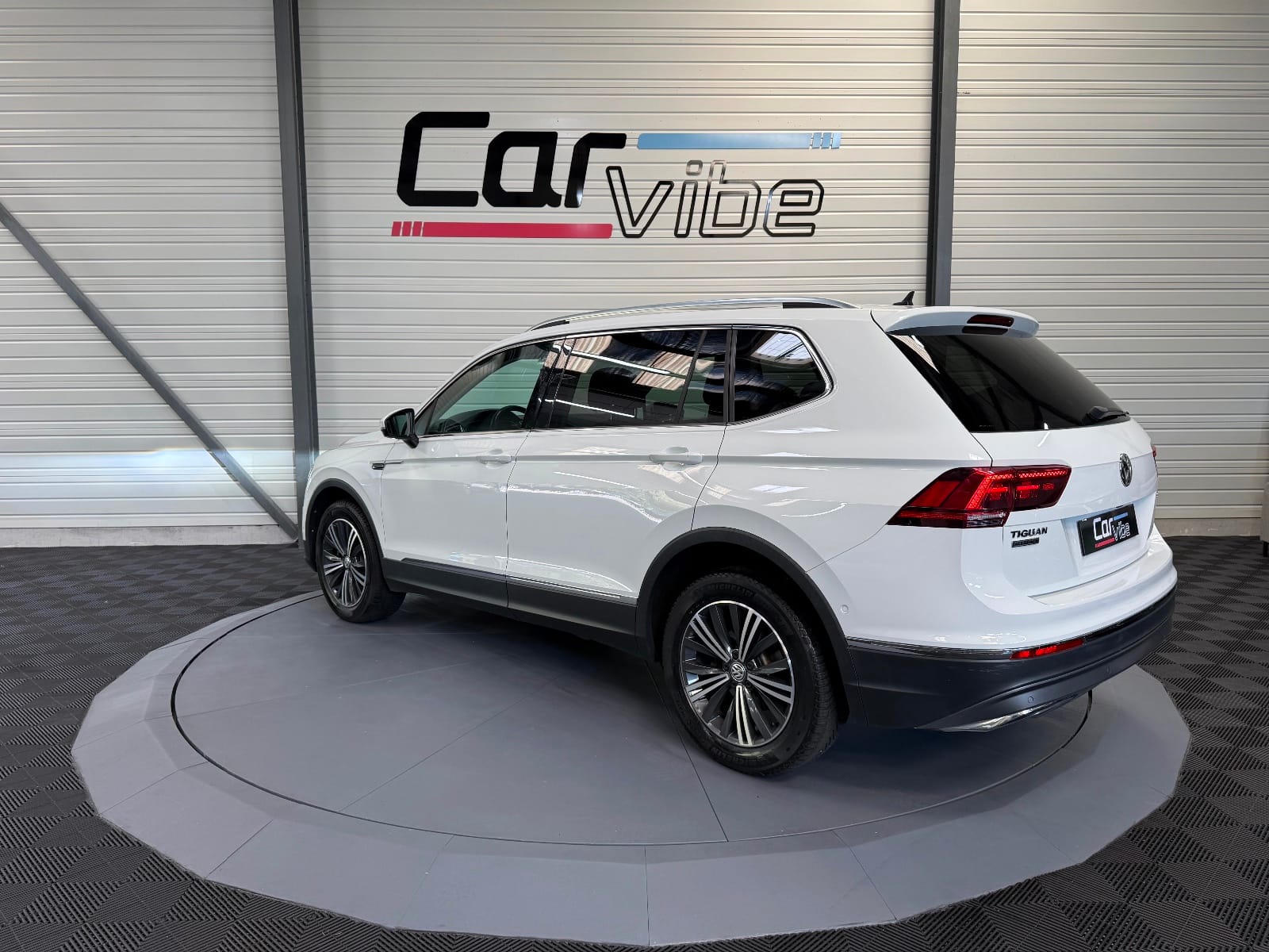 Volkswagen Tiguan Allspace Carat Exclusive — photo 6