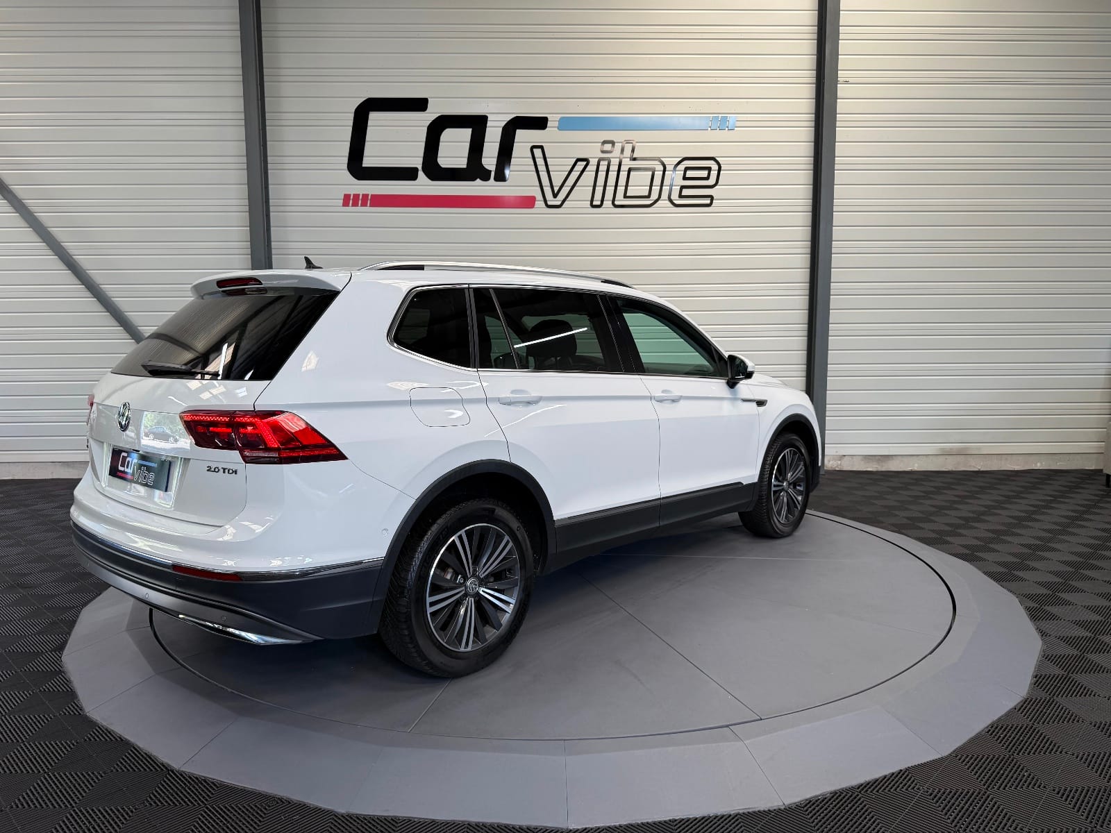 Volkswagen Tiguan Allspace Carat Exclusive — photo 4