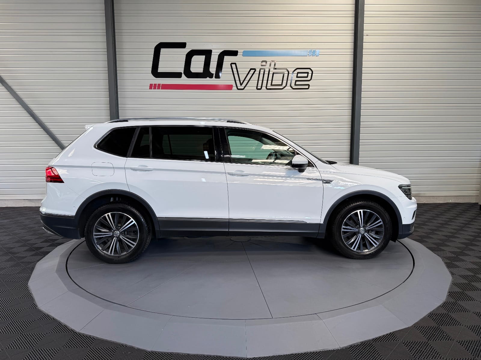 Volkswagen Tiguan Allspace Carat Exclusive — photo 3