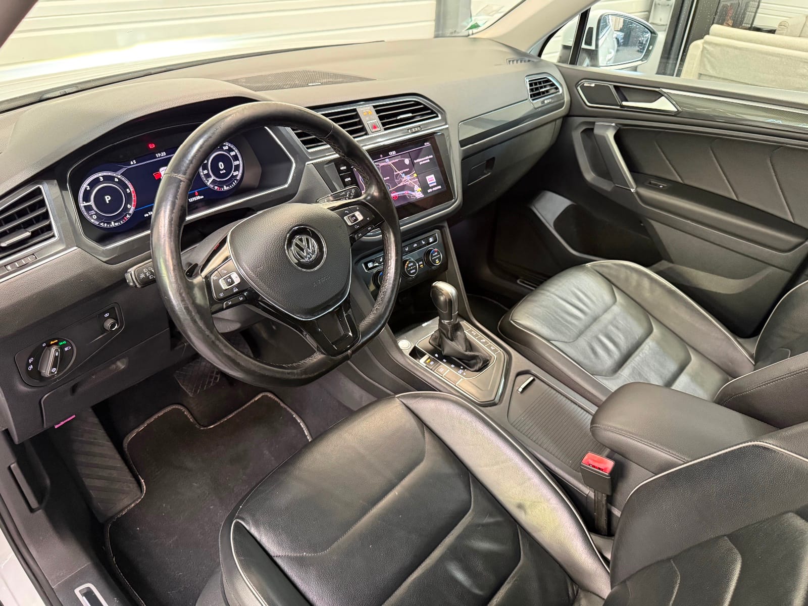 Volkswagen Tiguan Allspace Carat Exclusive — photo 13