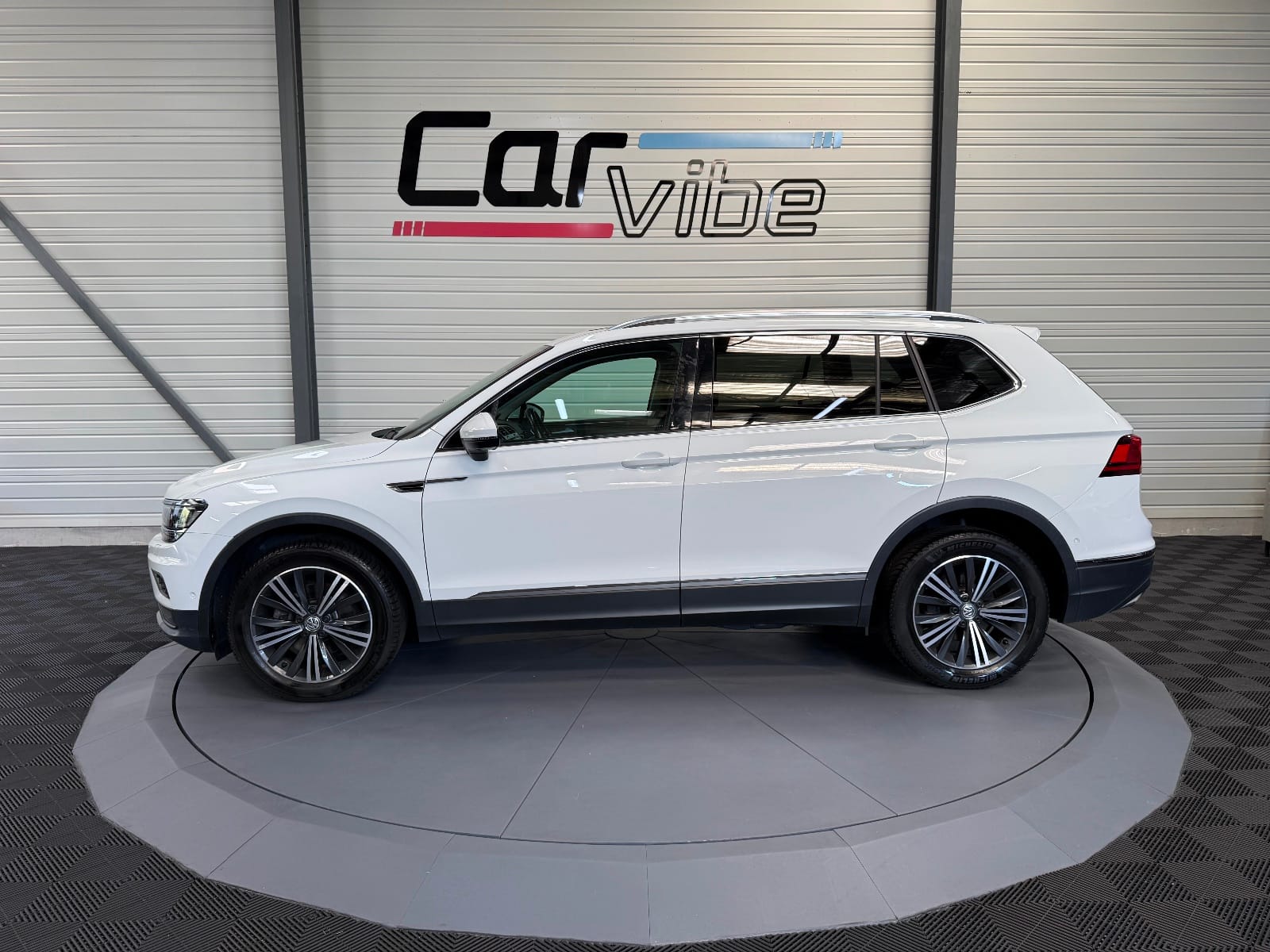 Volkswagen Tiguan Allspace Carat Exclusive — photo 7