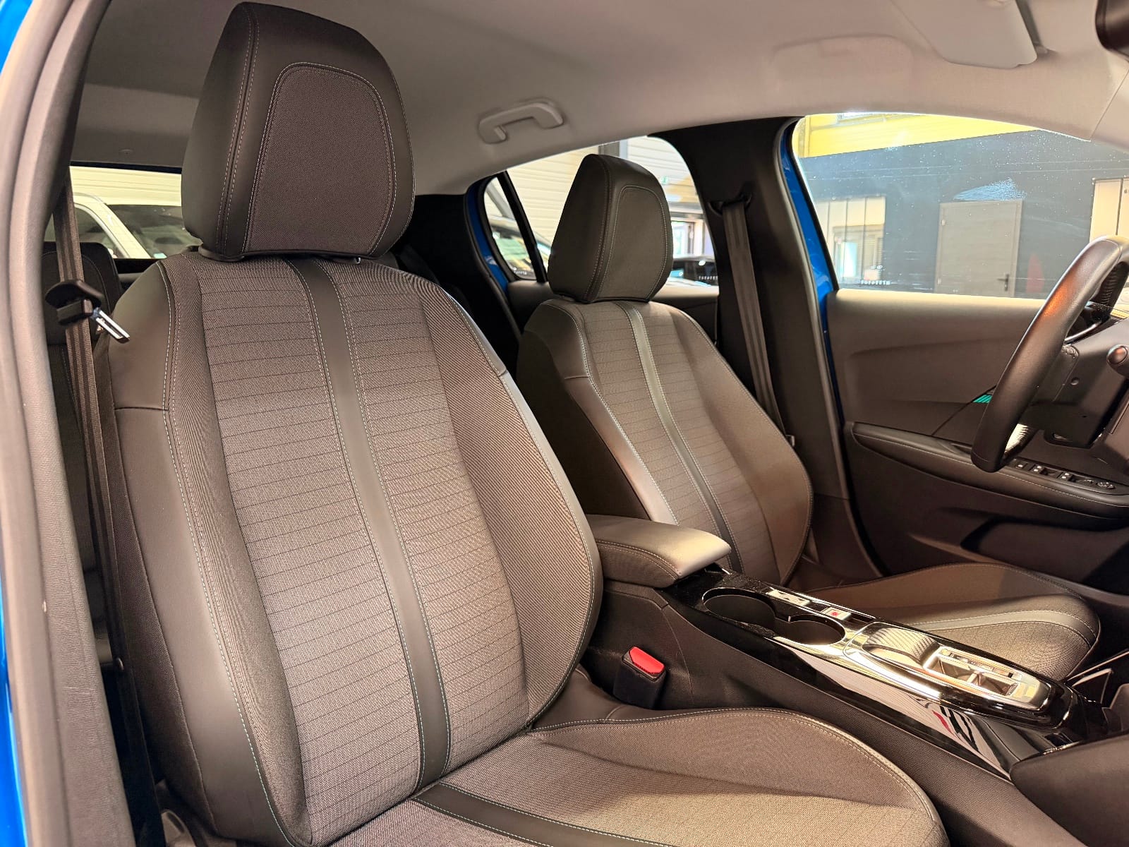 Peugeot 208 Allure Pack — photo 17