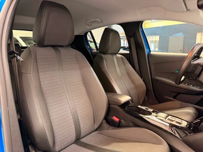 Peugeot 208 Allure Pack — photo 17