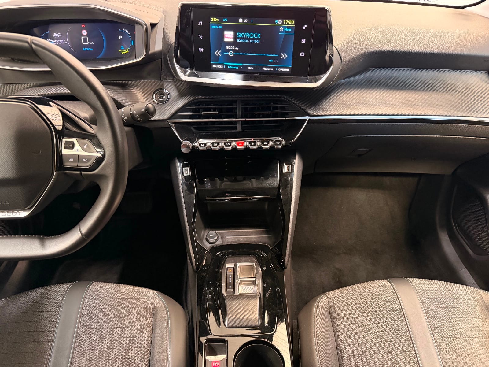 Peugeot 208 Allure Pack — photo 13