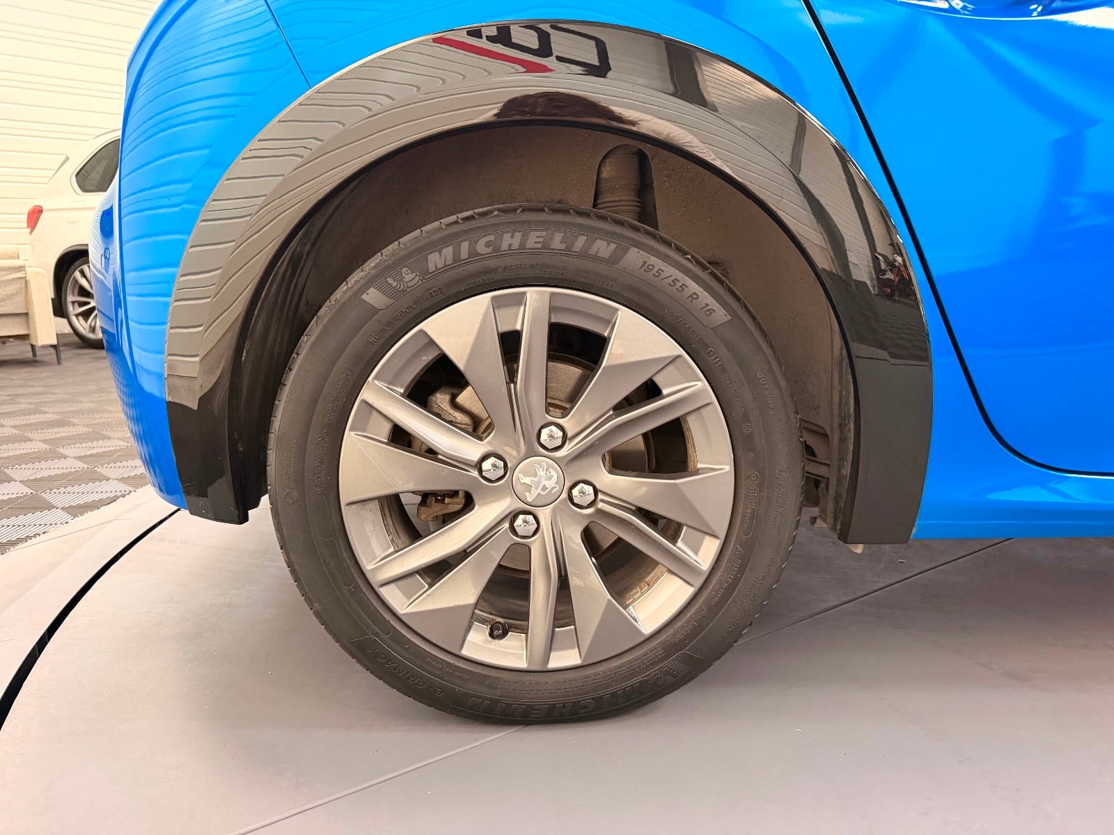Peugeot 208 Allure Pack — photo 25