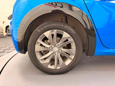 Peugeot 208 Allure Pack — photo 25