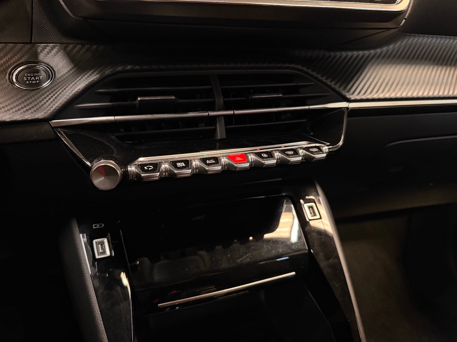Peugeot 208 Allure Pack — photo 15