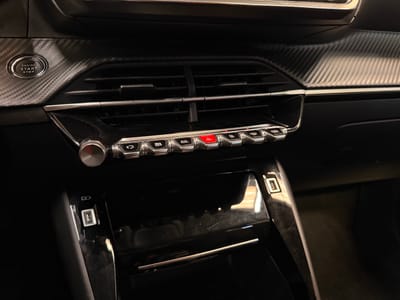 Peugeot 208 Allure Pack — photo 15