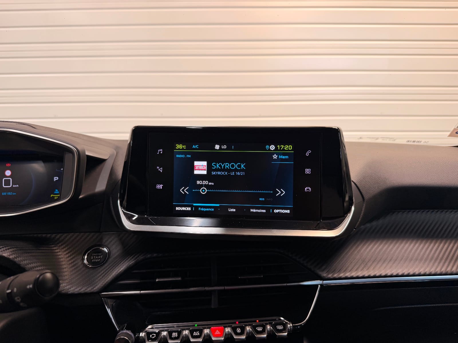 Peugeot 208 Allure Pack — photo 14