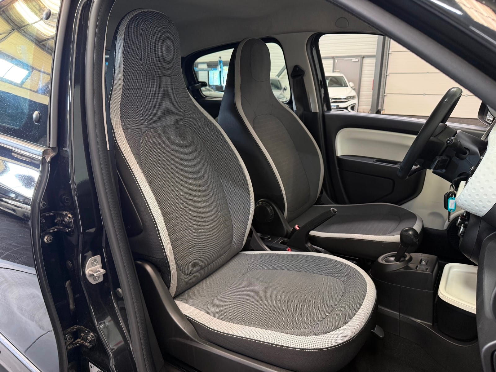 Renault Twingo III Zen EDC — photo 13