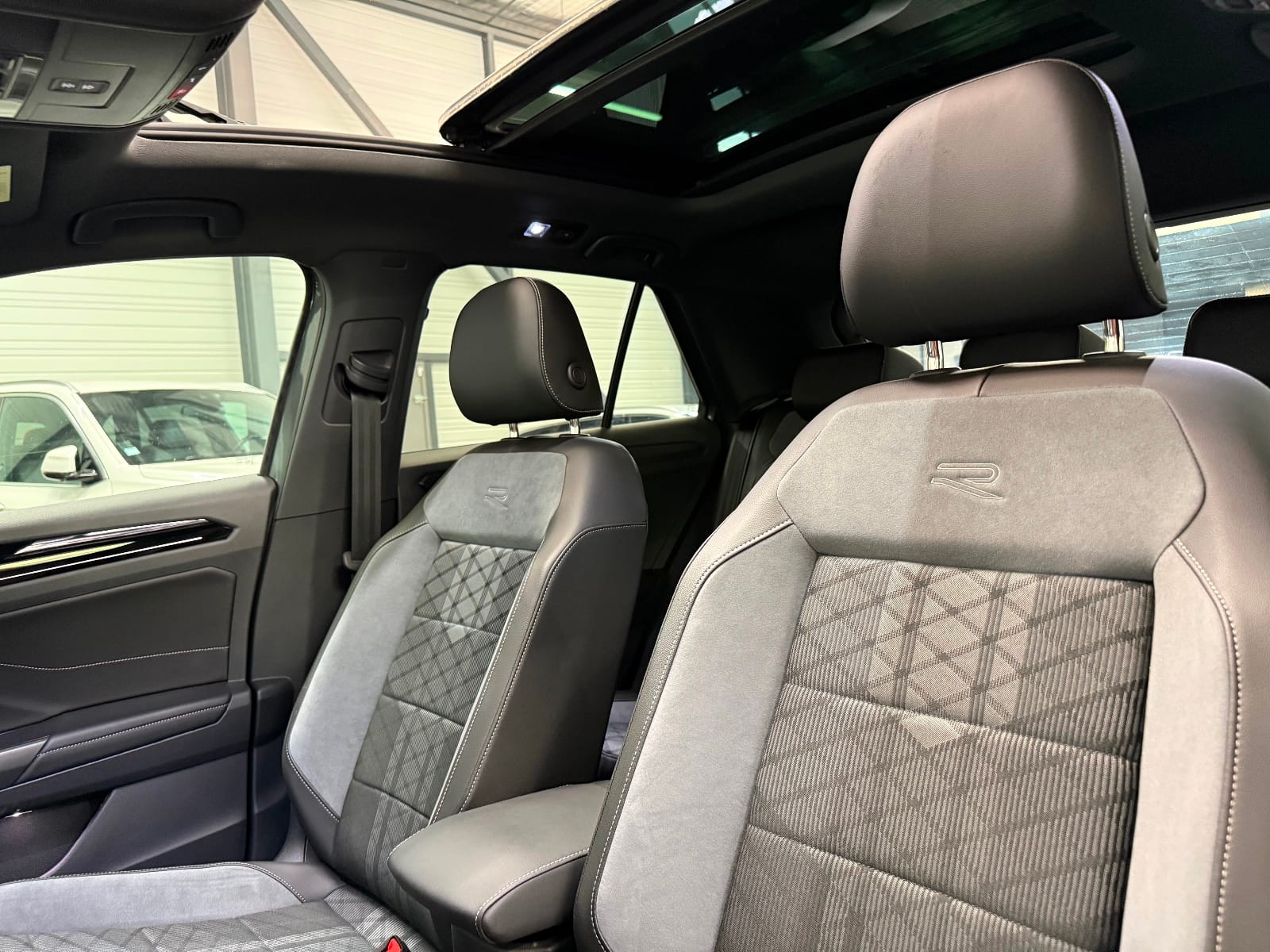 Volkswagen T-roc 1.5 TSI EVO 150 Start/stop DSG7 R-line — photo 21