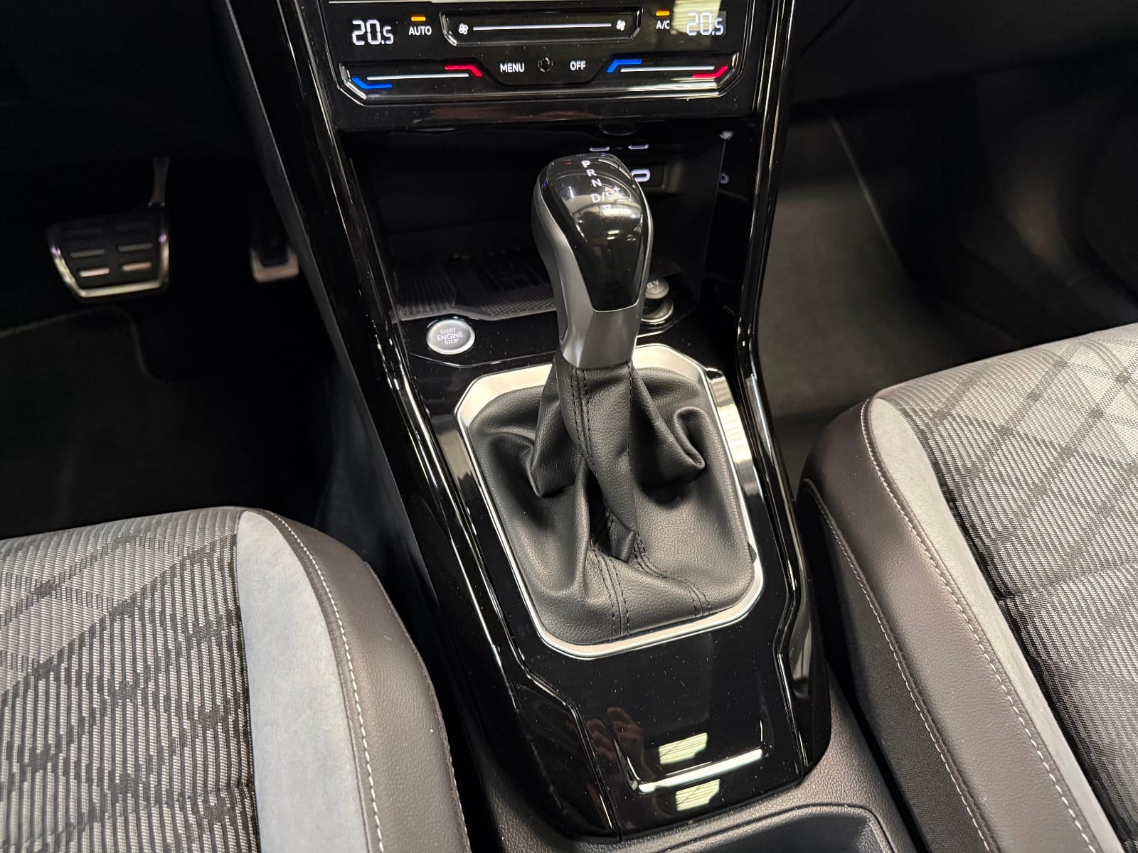 Volkswagen T-roc 1.5 TSI EVO 150 Start/stop DSG7 R-line — photo 13