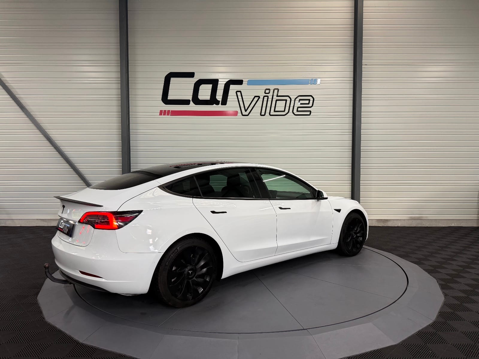 Tesla Model 3 — photo 4