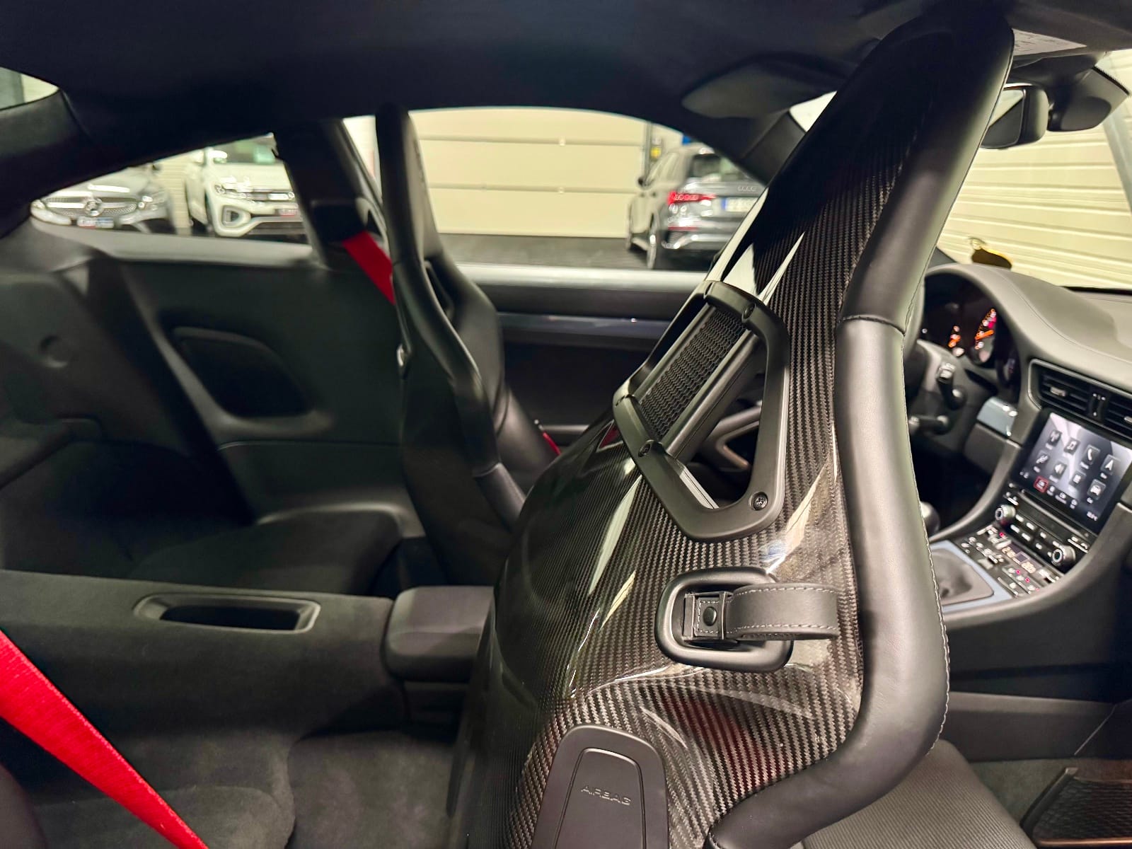 Porsche 911 GT3 Touring 991.2 4.0 500 CH — photo 30