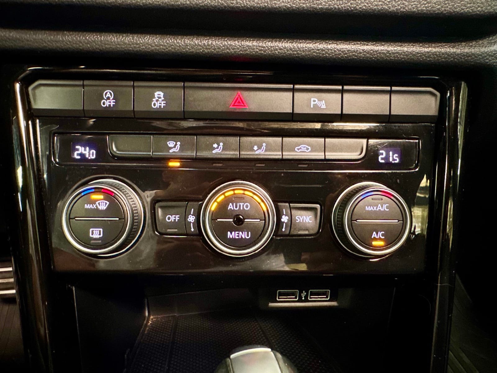 Volkswagen T-roc — photo 20