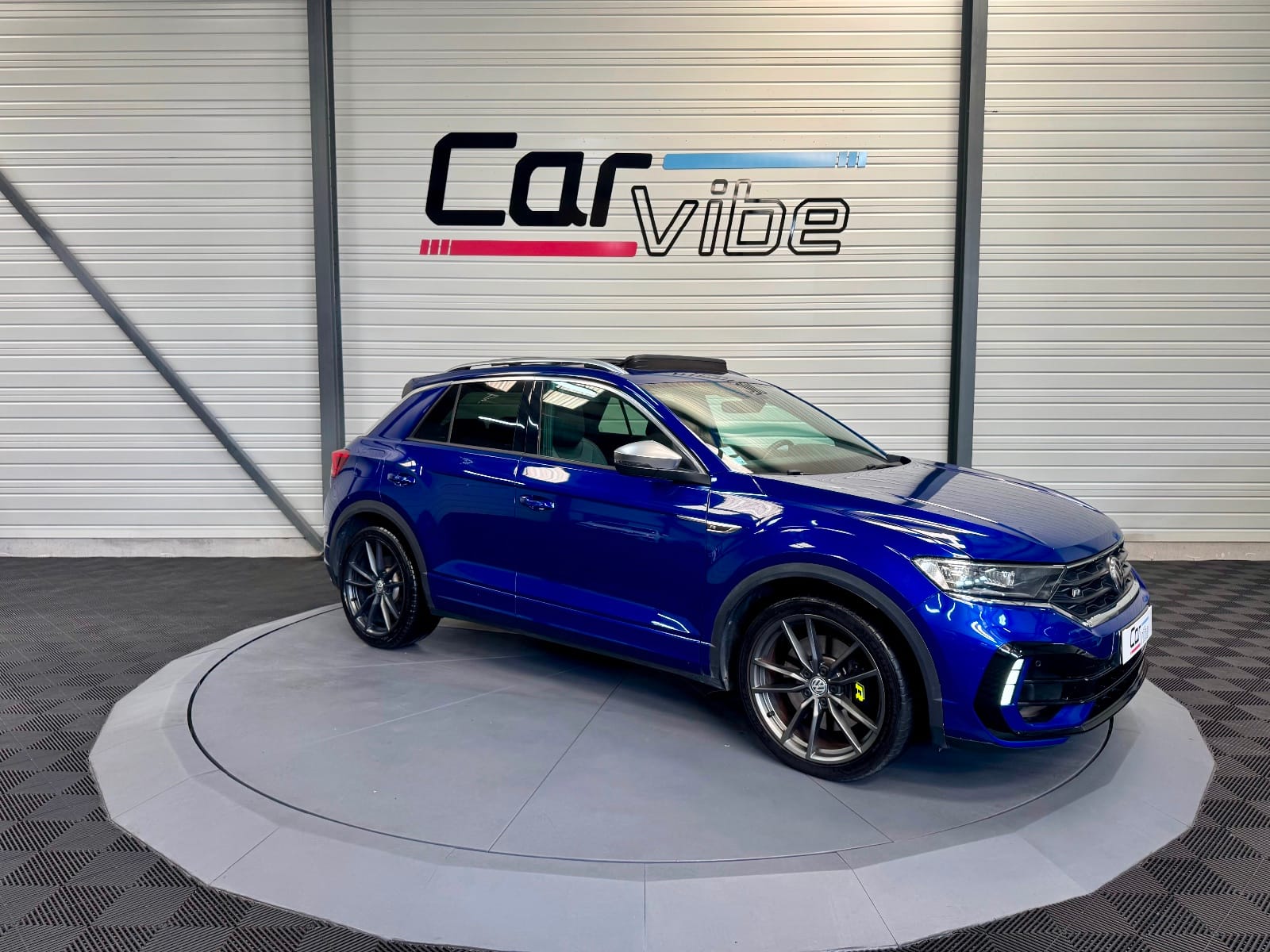 Volkswagen T-roc — photo 1