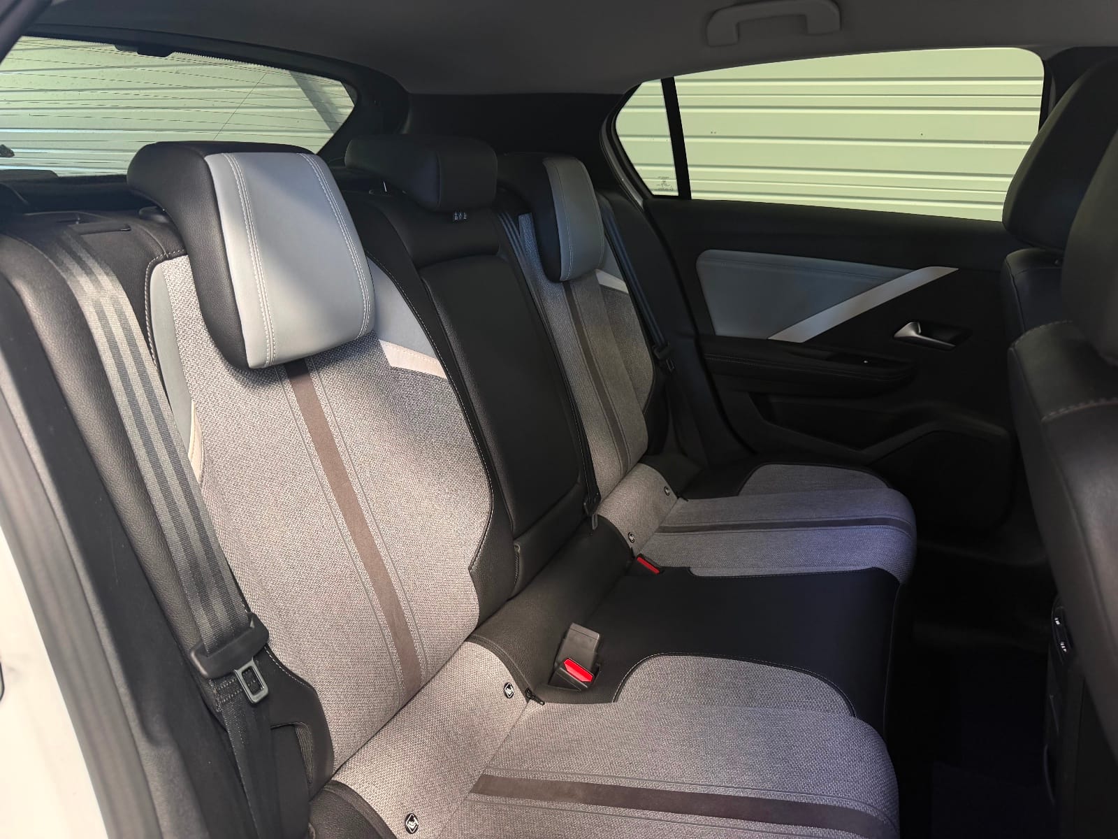 Opel Astra Elegance Business — photo 15