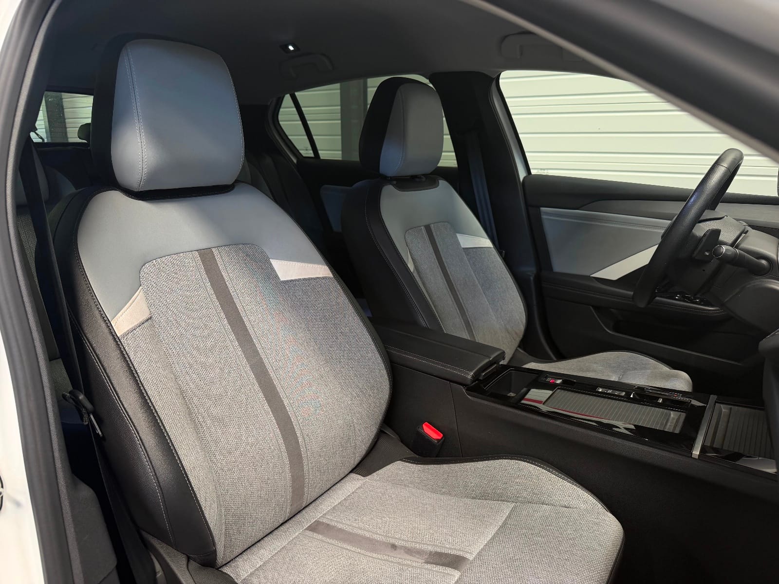 Opel Astra Elegance Business — photo 14