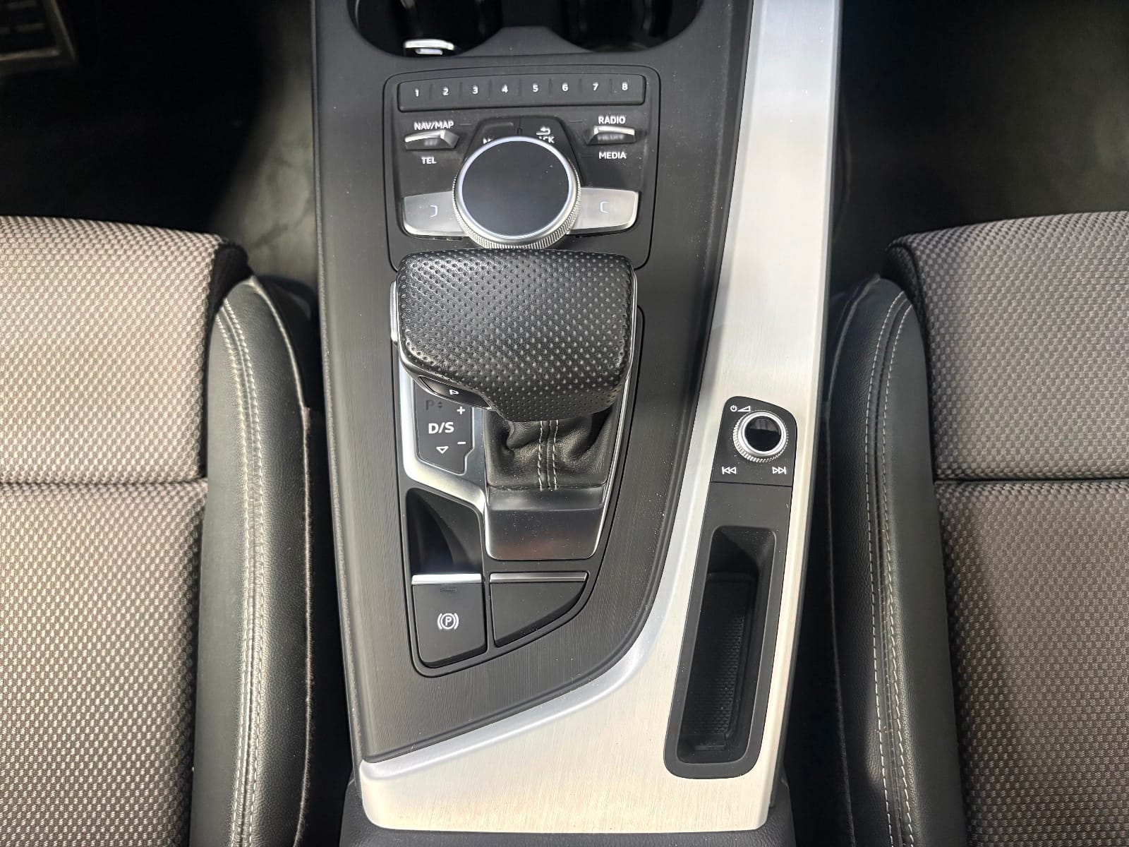 Audi A4 Avant S line — photo 21
