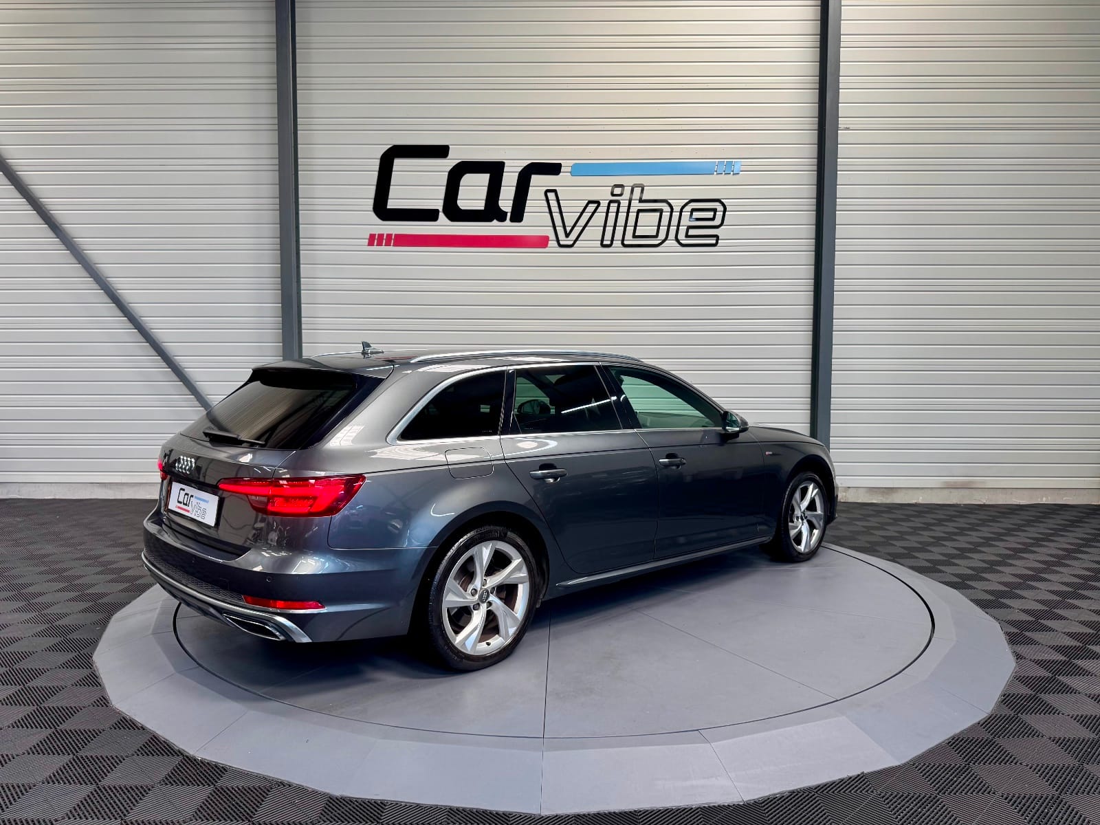 Audi A4 Avant S line — photo 4
