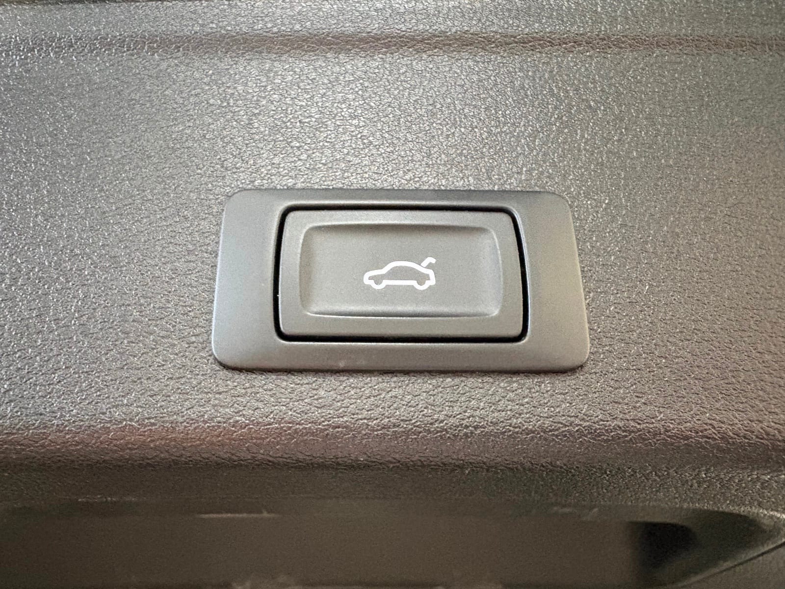 Audi A4 Avant S line — photo 22