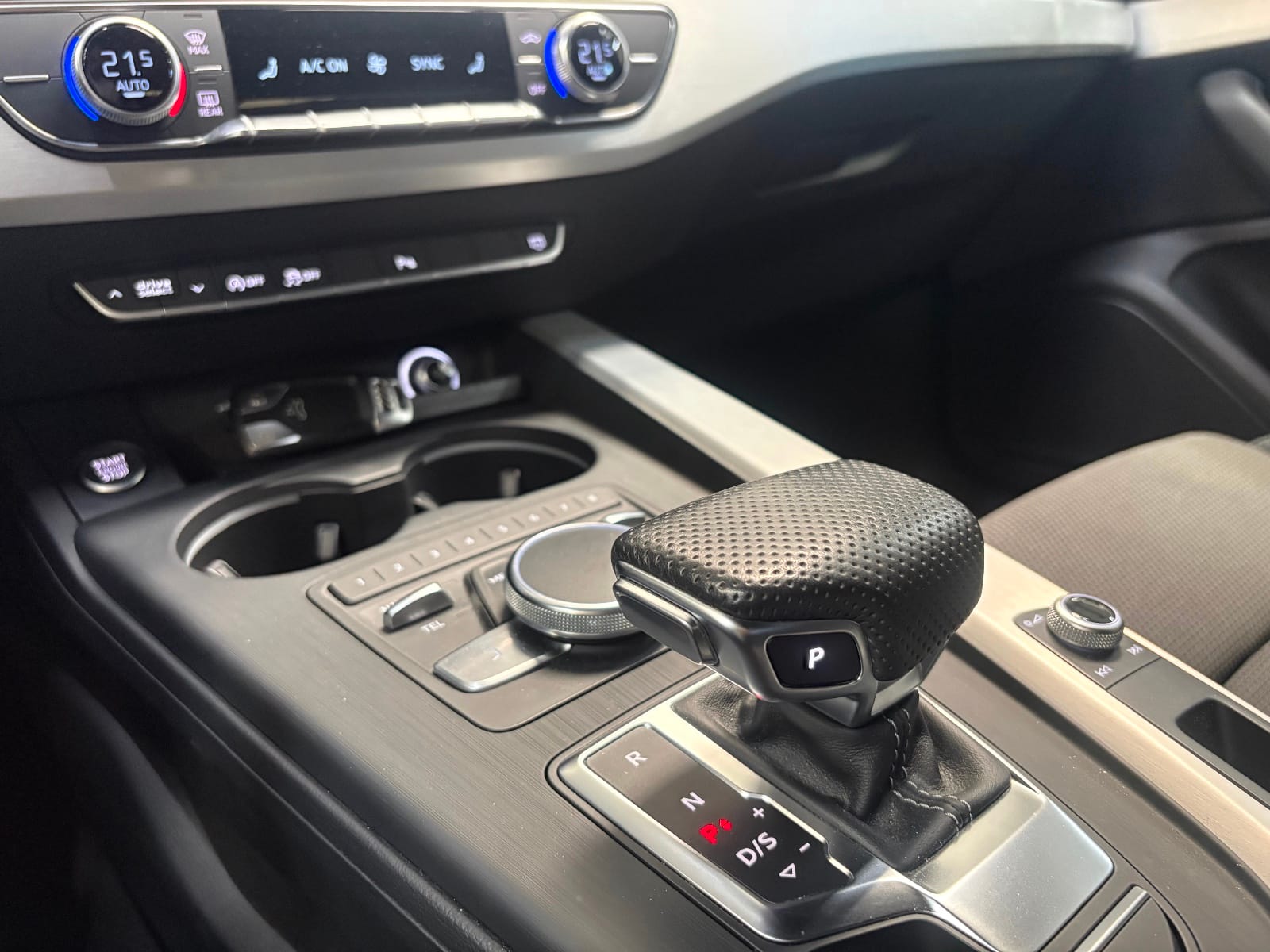 Audi A4 Avant S line — photo 20