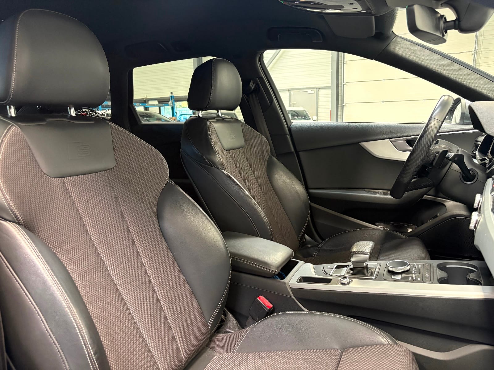 Audi A4 Avant S line — photo 10