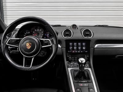 Porsche 718 Cayman — photo 17