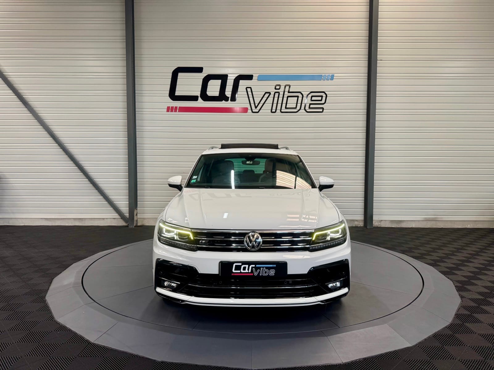 Volkswagen Tiguan Black R-Line — photo 9