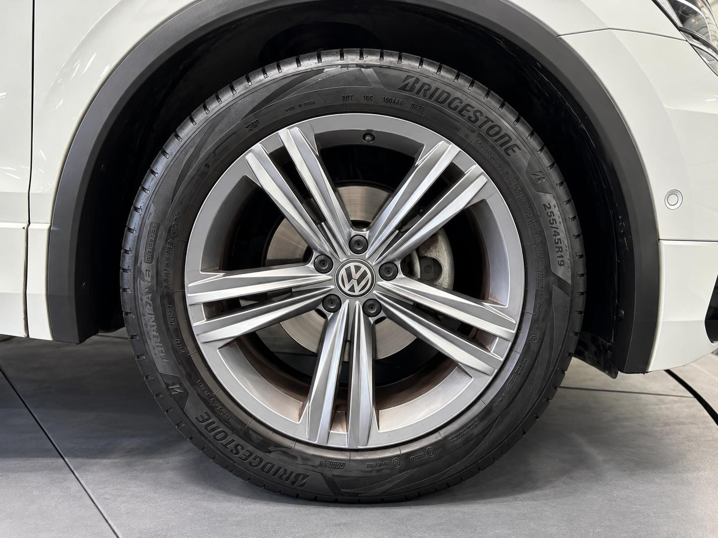 Volkswagen Tiguan Black R-Line — photo 25