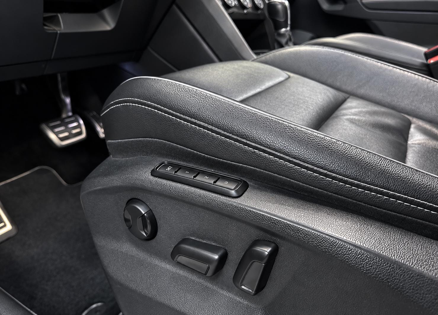 Volkswagen Tiguan Black R-Line — photo 17