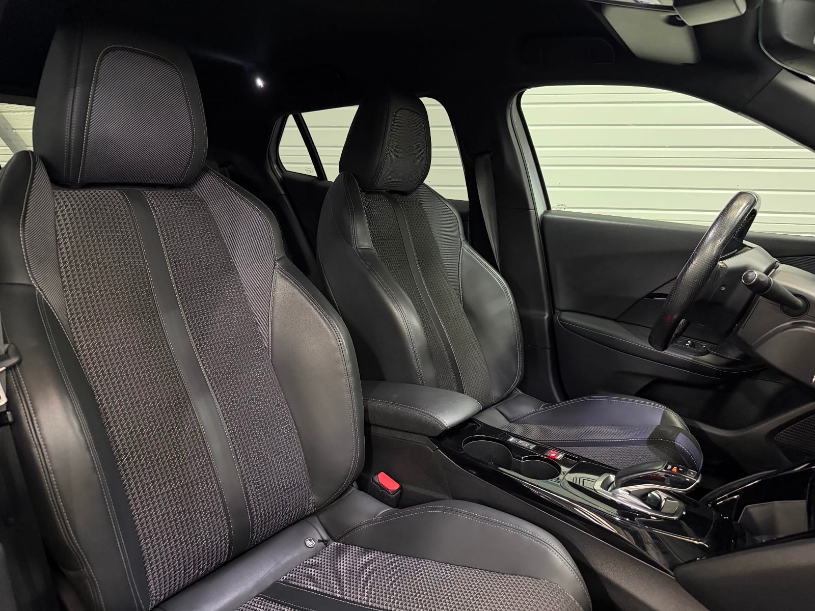 Peugeot 2008 GT Line — photo 18