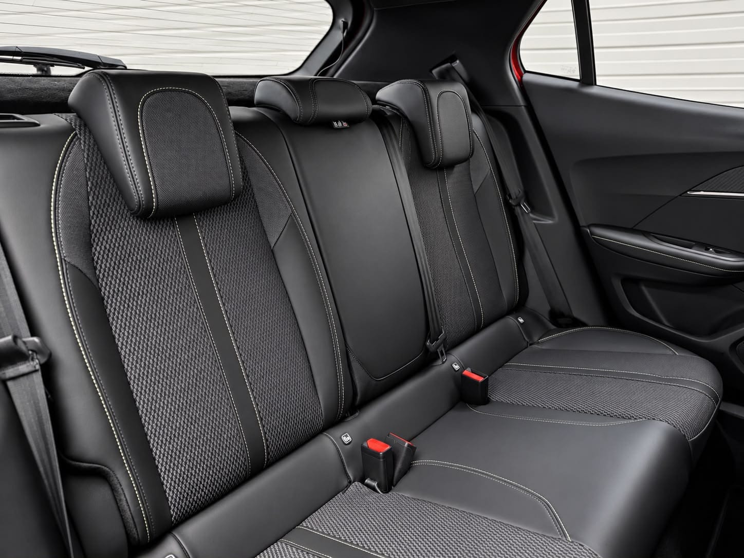 Peugeot 2008 GT LINE — photo 11