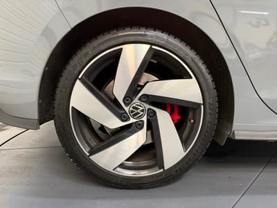 Volkswagen Golf GTI — photo 21