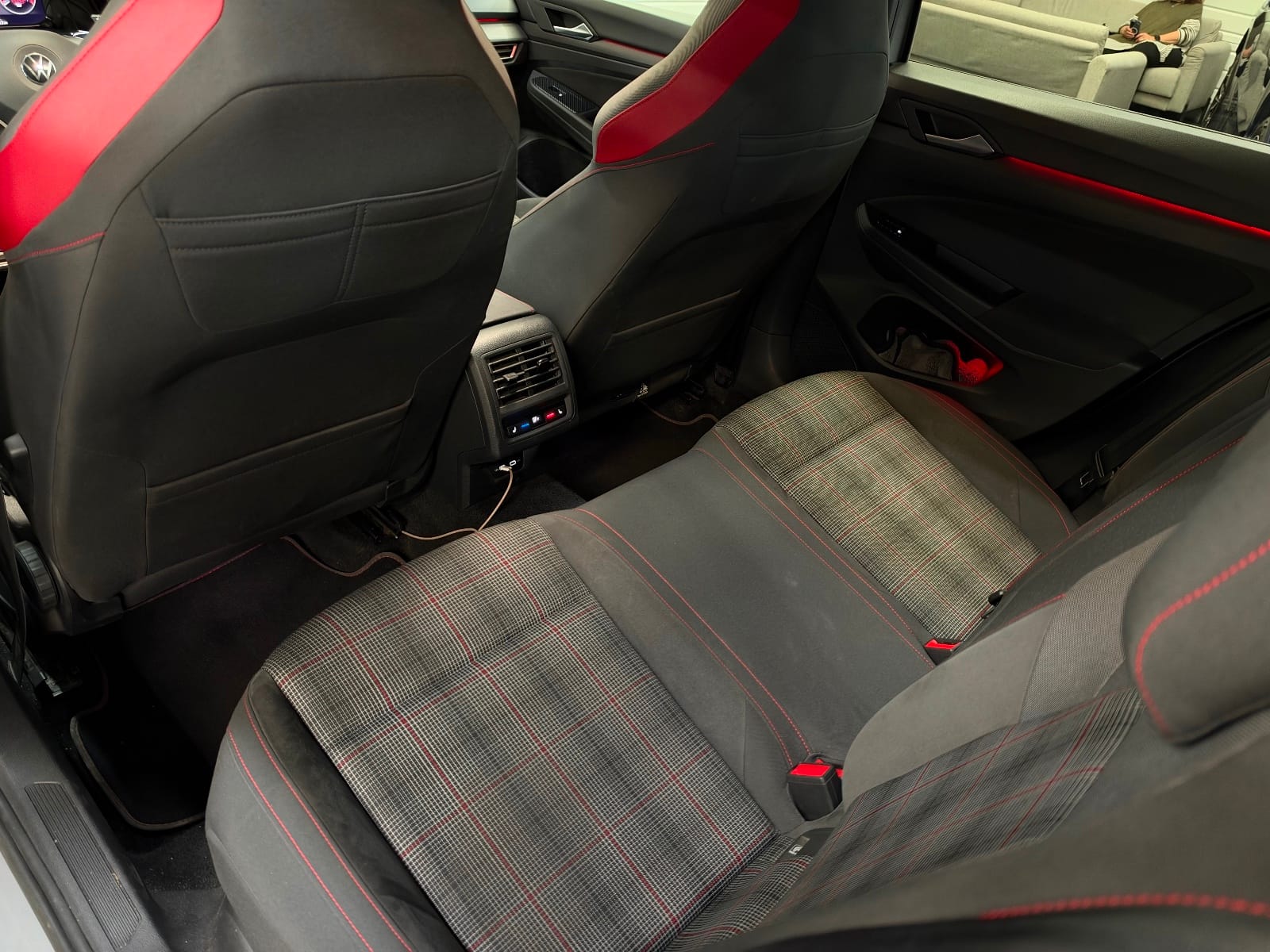 Volkswagen Golf GTI — photo 14