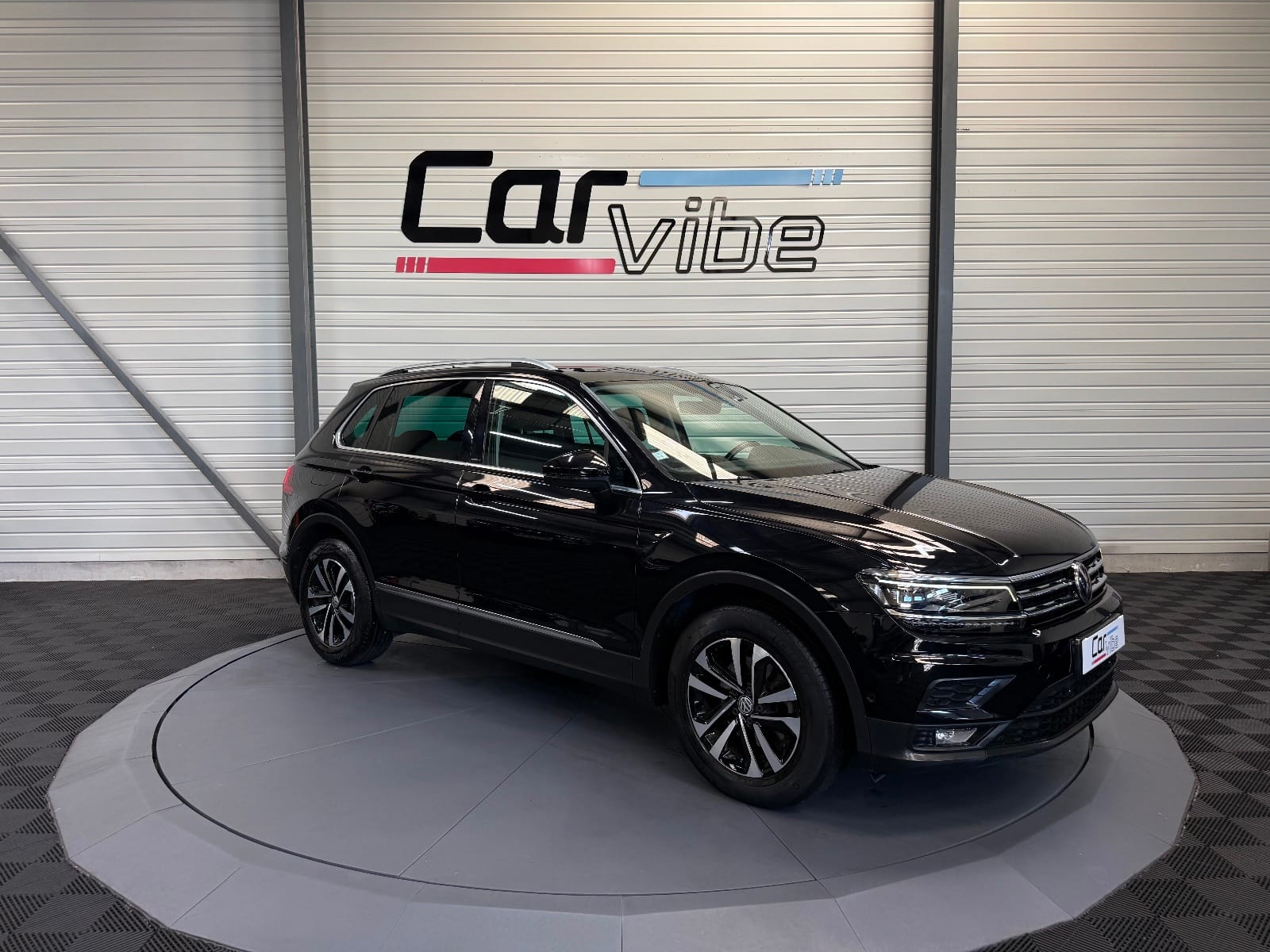 Volkswagen Tiguan Confortline — photo 1