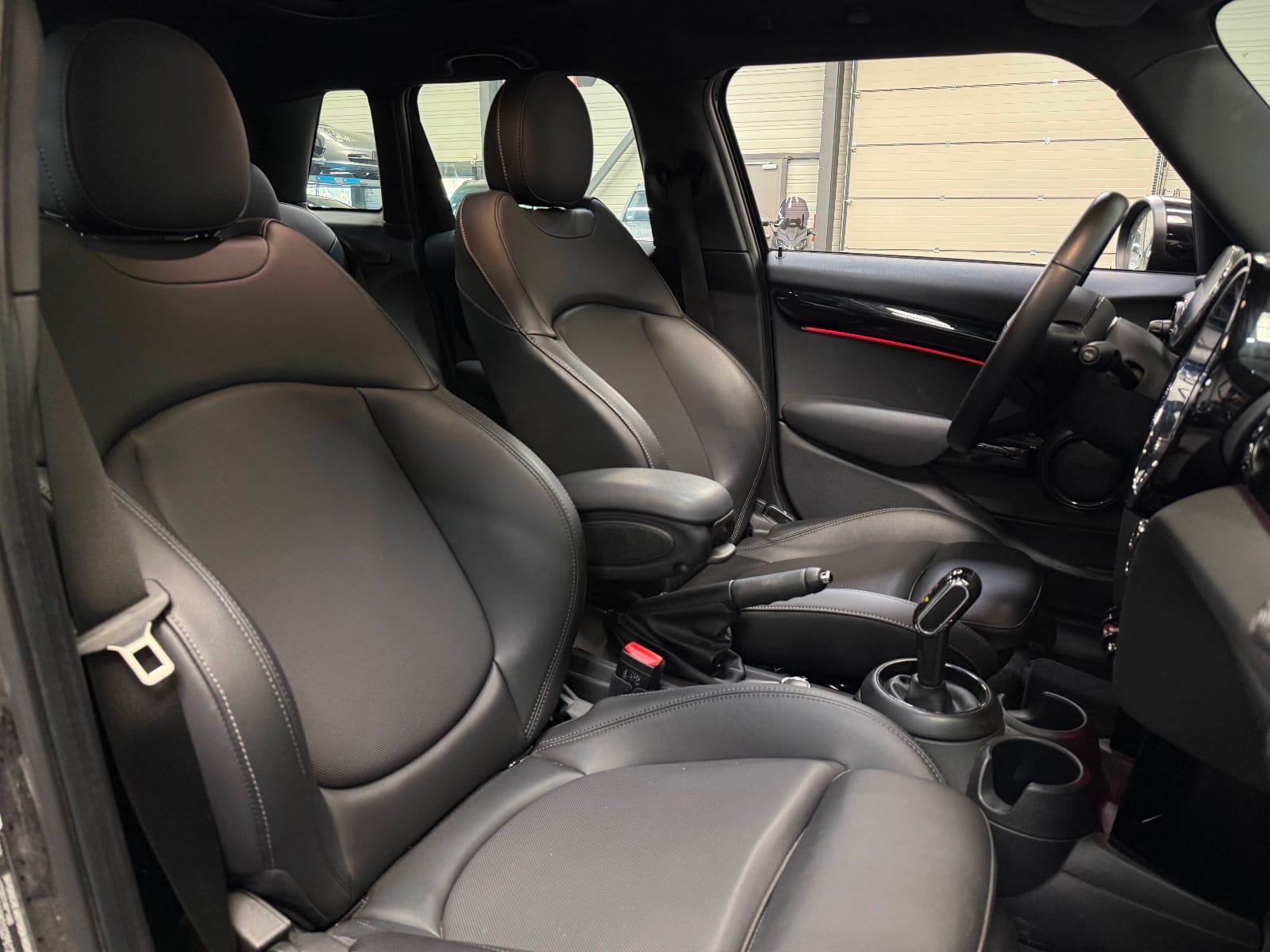 Mini Cooper — photo 13