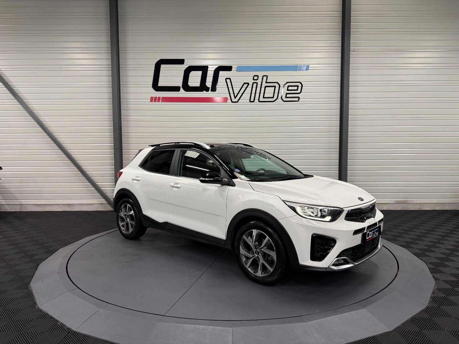 Kia Stonic GT LINE — photo 1