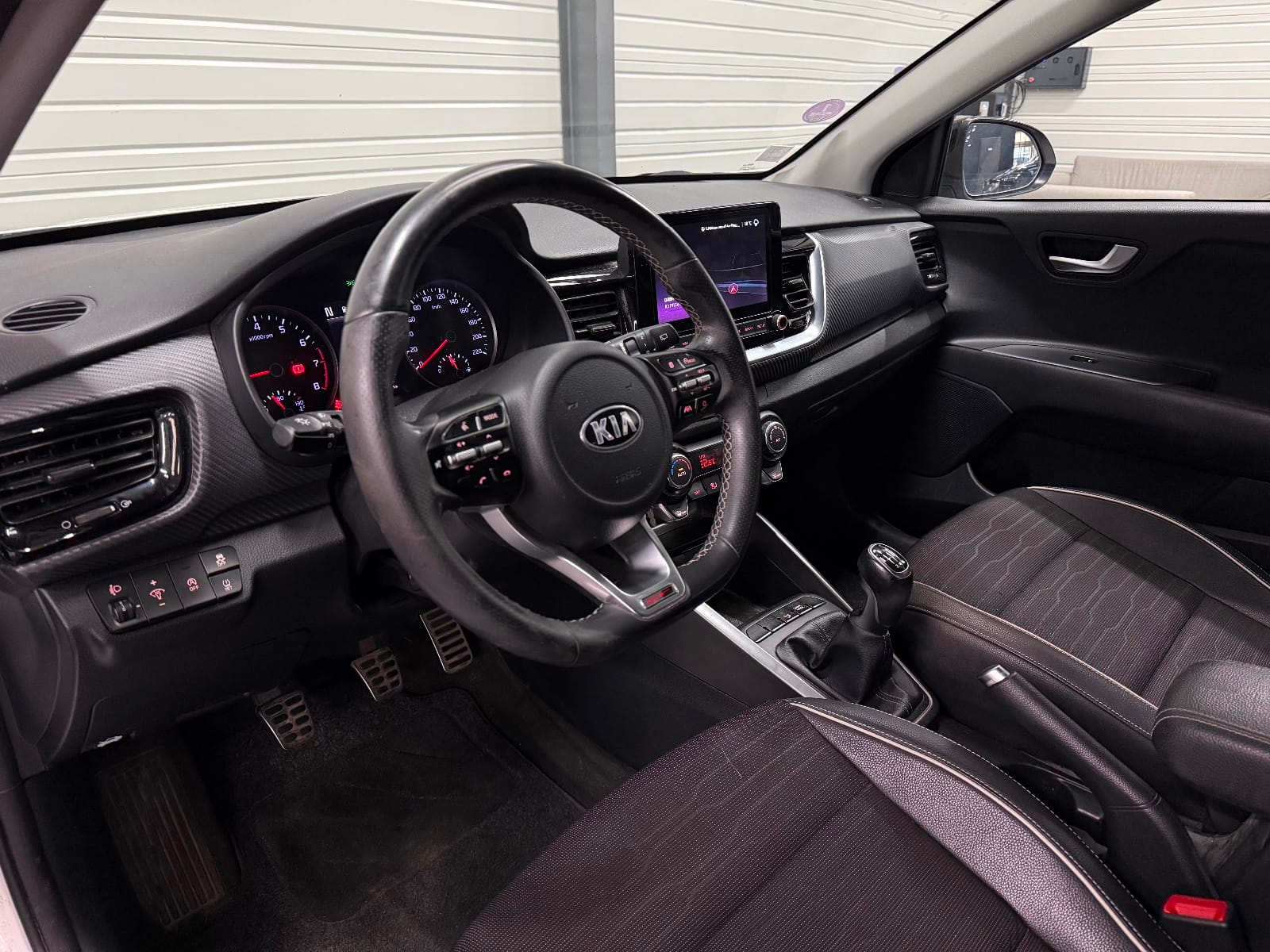 Kia Stonic GT LINE — photo 10